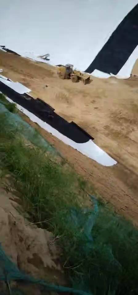固廢填埋場防滲膜鋪設、焊接、填埋。